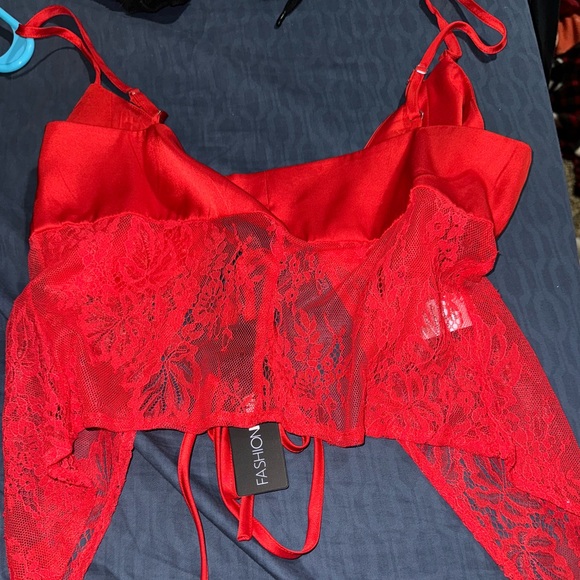 super sexy red lacey crop top - Picture 3 of 3
